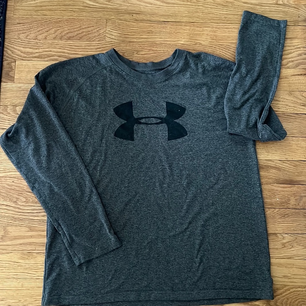 Under Armour big logo long sleeve tee. Boys xl.